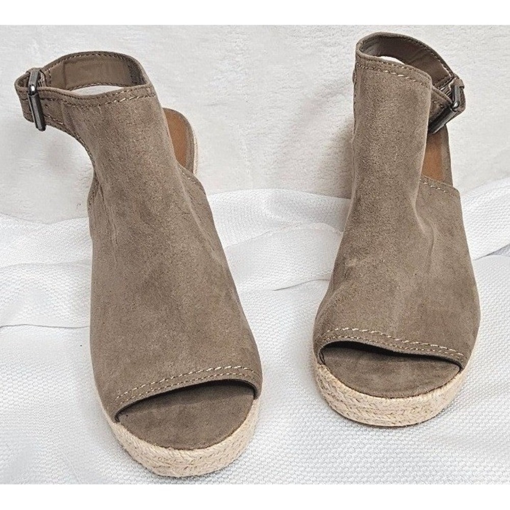 Universal Thread Wedge Sandals 8.5 Taupe Espadrille Peep Toe Ankle Strap